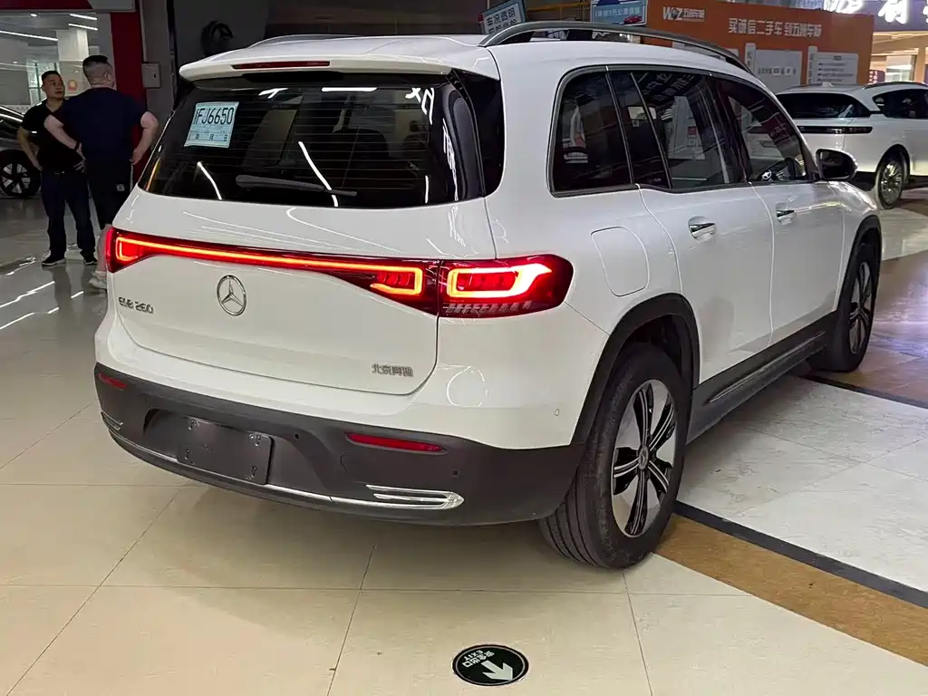 Mercedes-Benz EQB — миниатюра 12