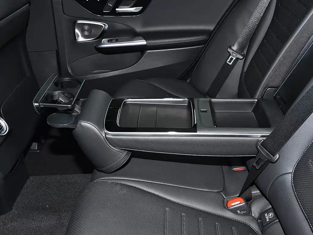 Mercedes-Benz C-Class — миниатюра 8