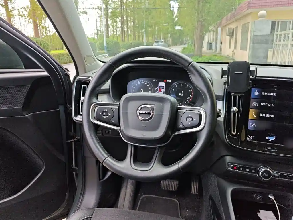 Volvo XC40 — миниатюра 3