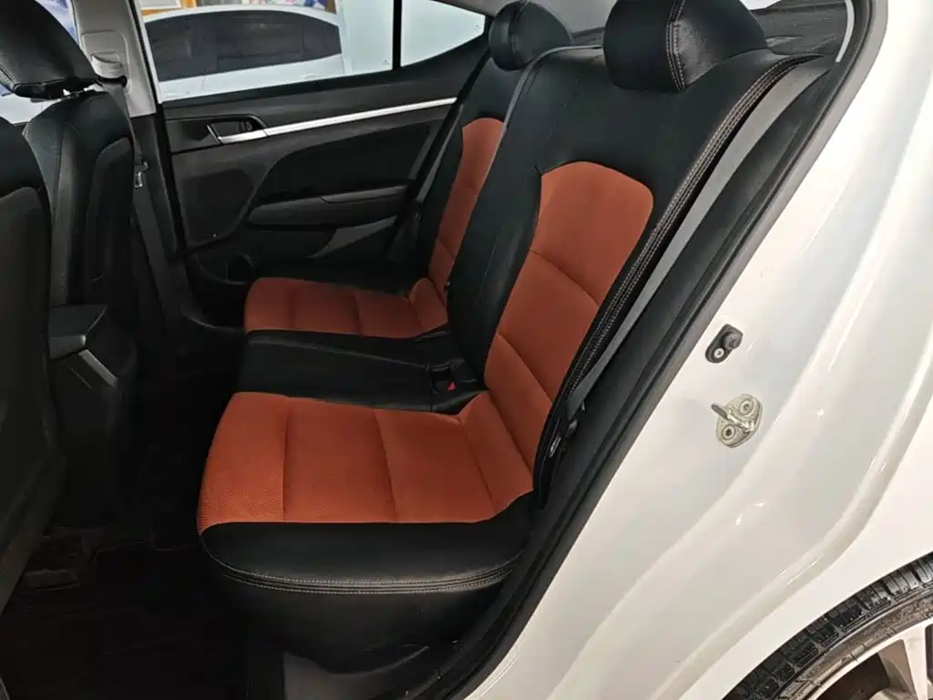 Hyundai Elantra — миниатюра 17