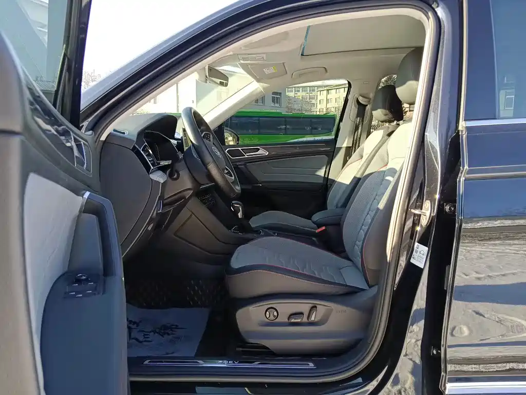 VOLKSWAGEN TIGUAN L NEW ENERGY