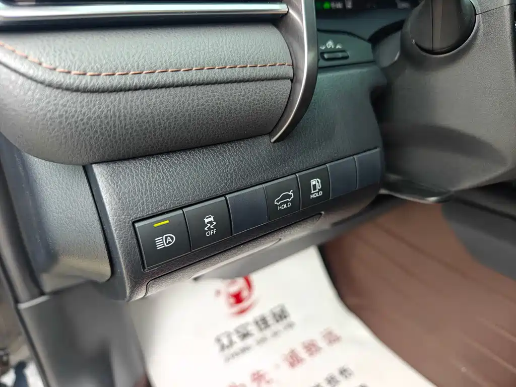 Toyota Camry — миниатюра 12