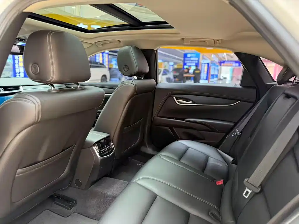 Cadillac XTS — миниатюра 5