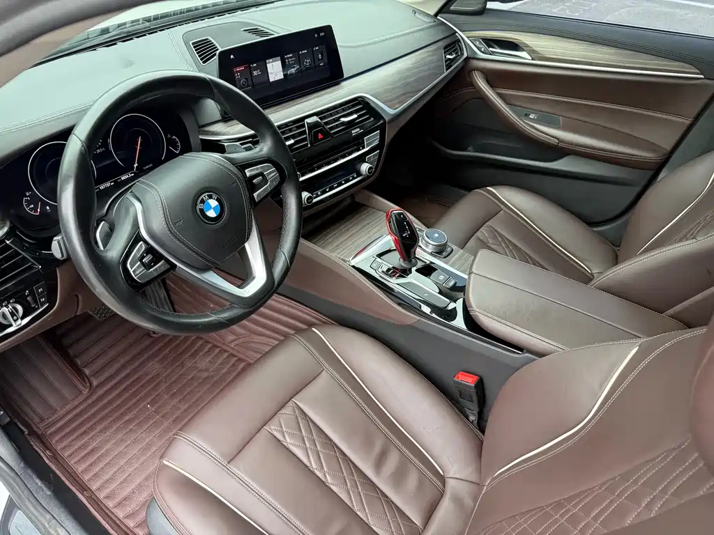 BMW 5 Series — миниатюра 9