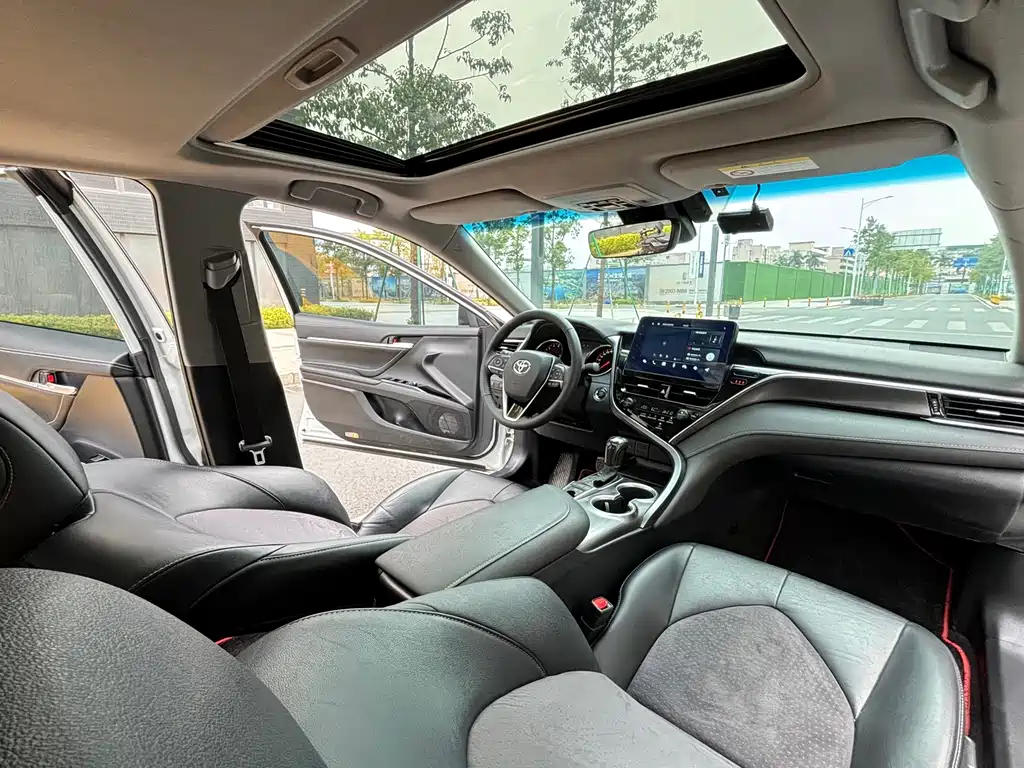 Toyota Camry — миниатюра 17