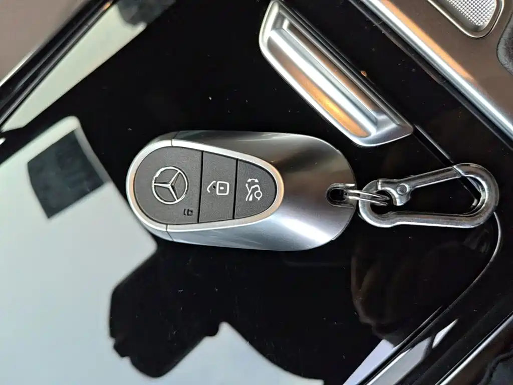 Mercedes-Benz EQE SUV — миниатюра 9