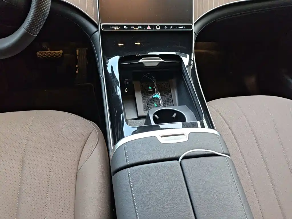 Mercedes-Benz EQE SUV — миниатюра 14