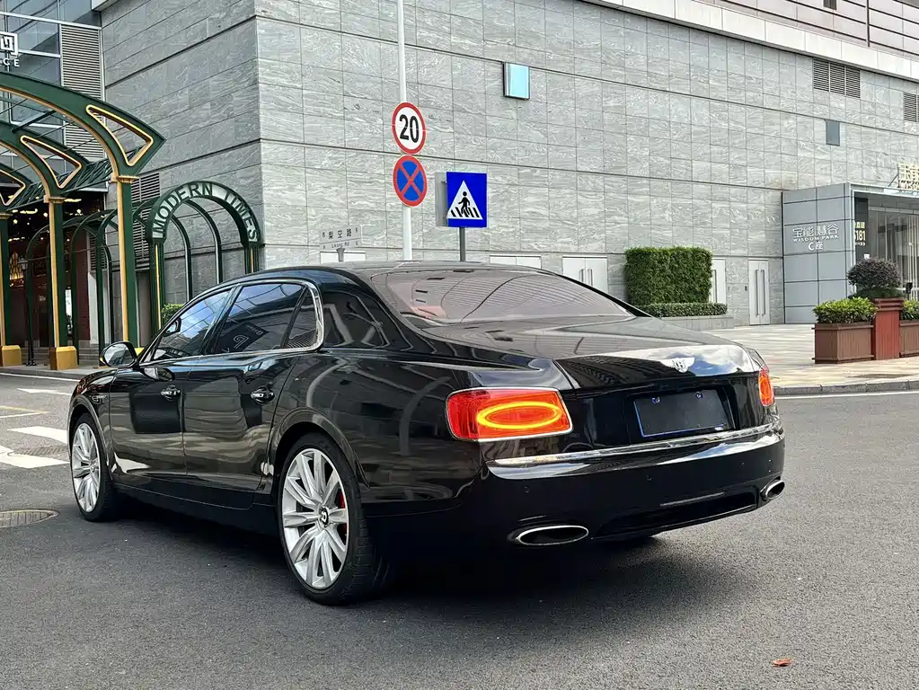 Bentley Flying Spur — миниатюра 10