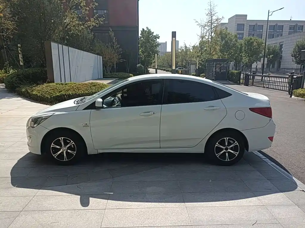 Hyundai Verna — миниатюра 4