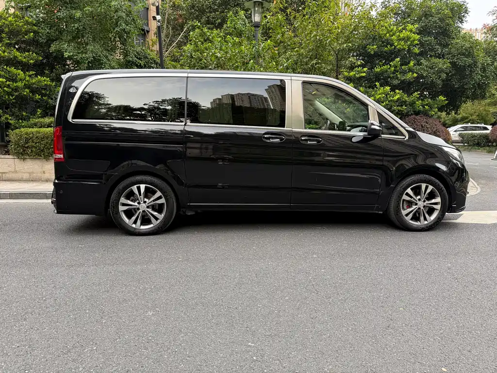 Mercedes-Benz V-Class — миниатюра 2