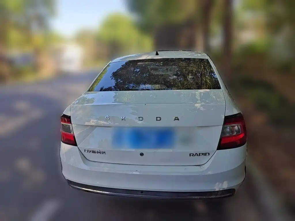 Skoda Rapid — миниатюра 5