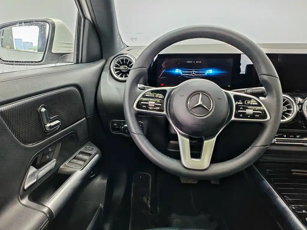 Mercedes-Benz GLA — миниатюра 9