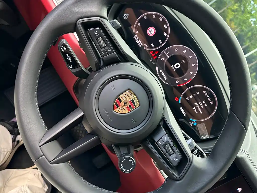 Porsche Cayenne — миниатюра 8