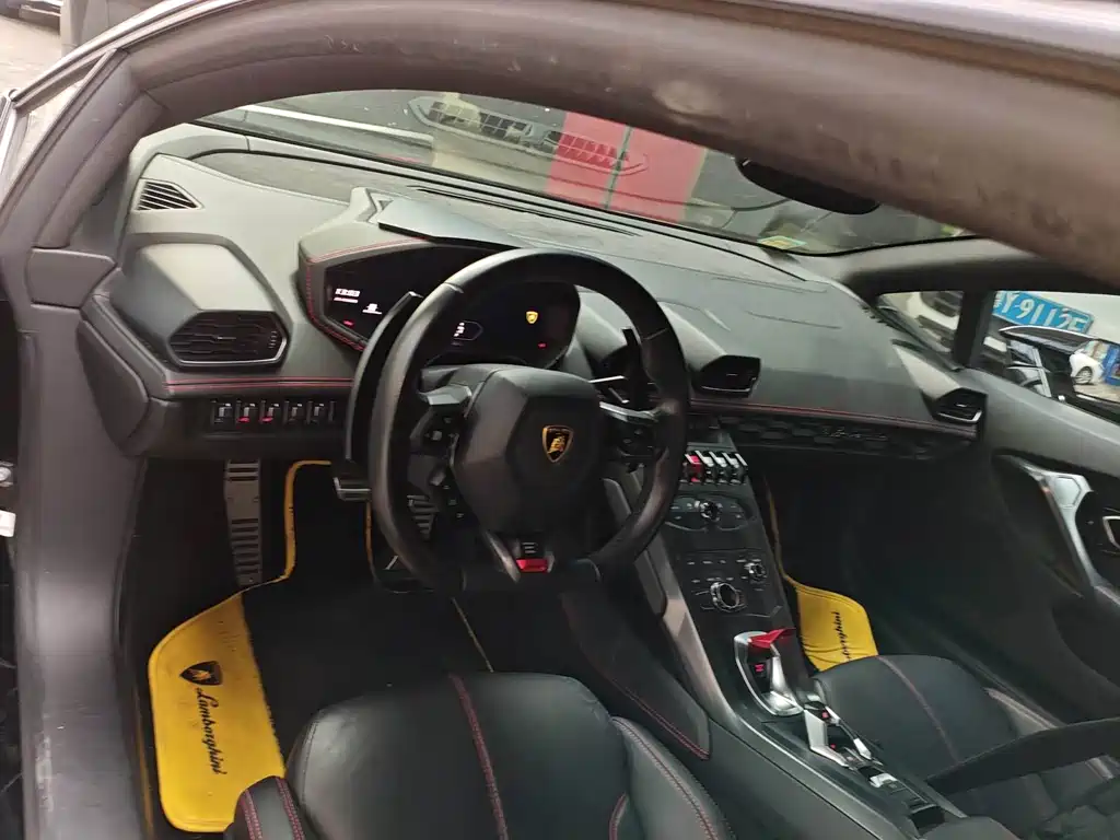 LAMBORGHINI HURACÁN