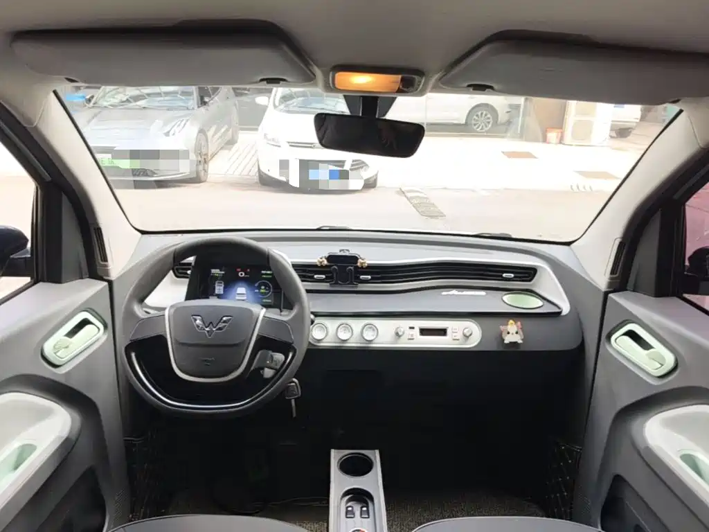 Wuling MINIEV — миниатюра 10