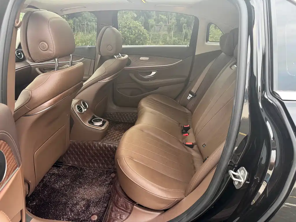 Mercedes-Benz E-Class — миниатюра 5