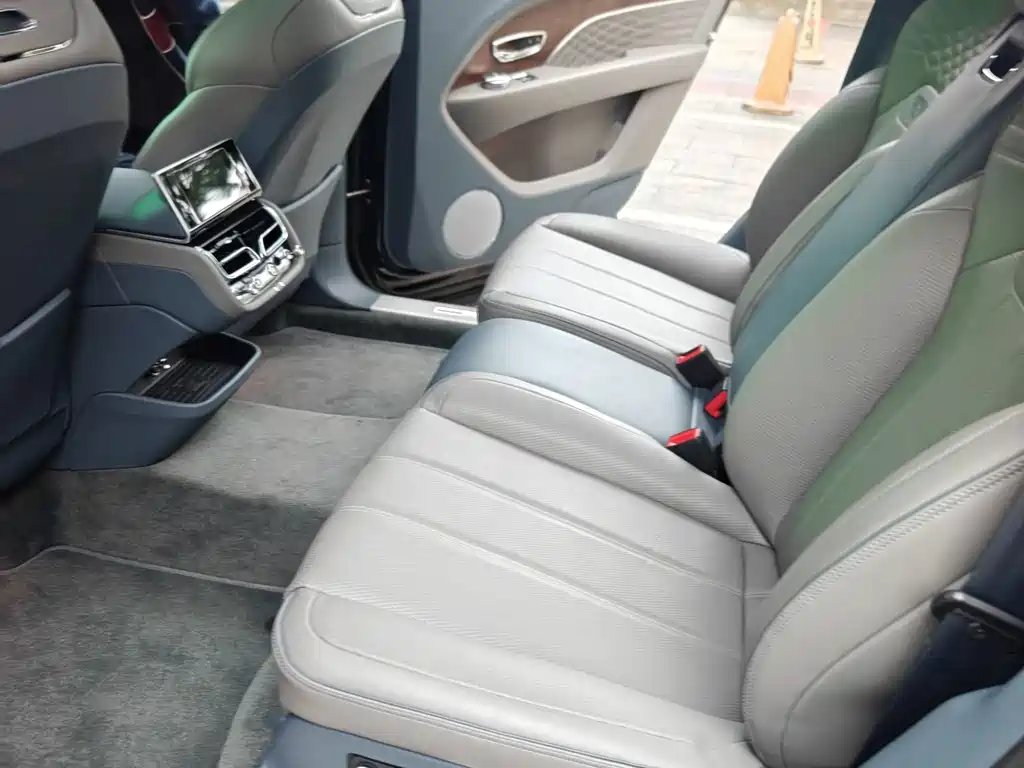 Bentley Bentayga — миниатюра 7