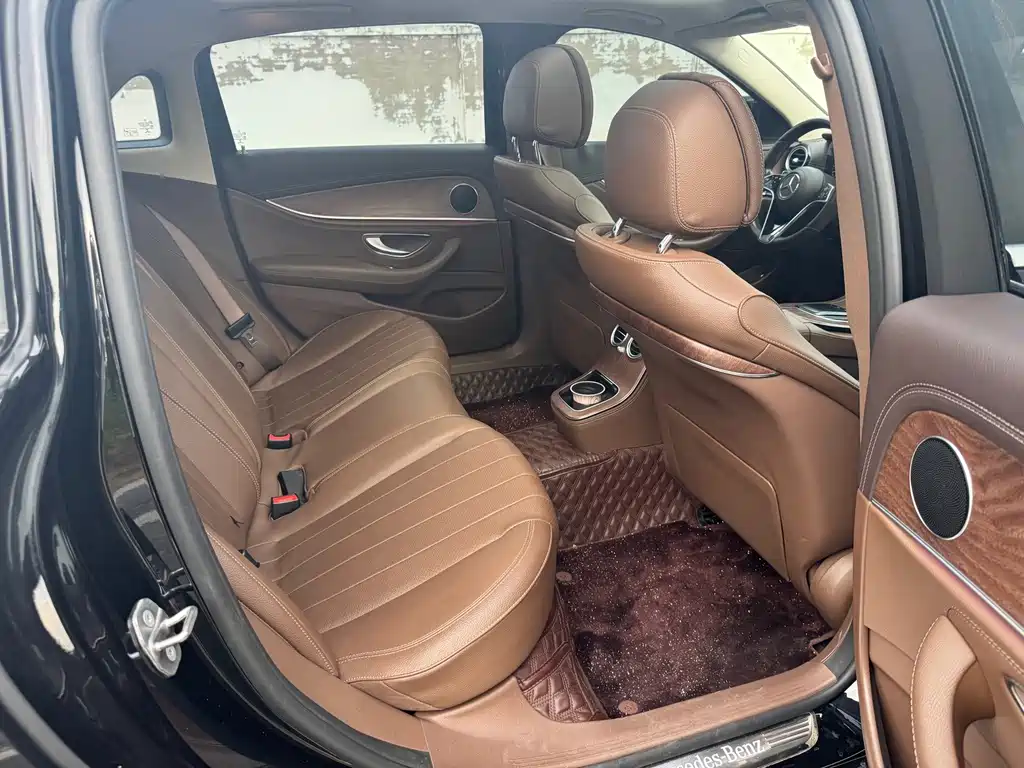 Mercedes-Benz E-Class — миниатюра 11