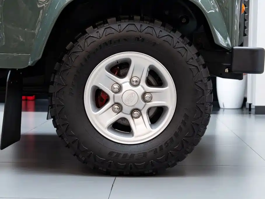 Land Rover Defender — миниатюра 18