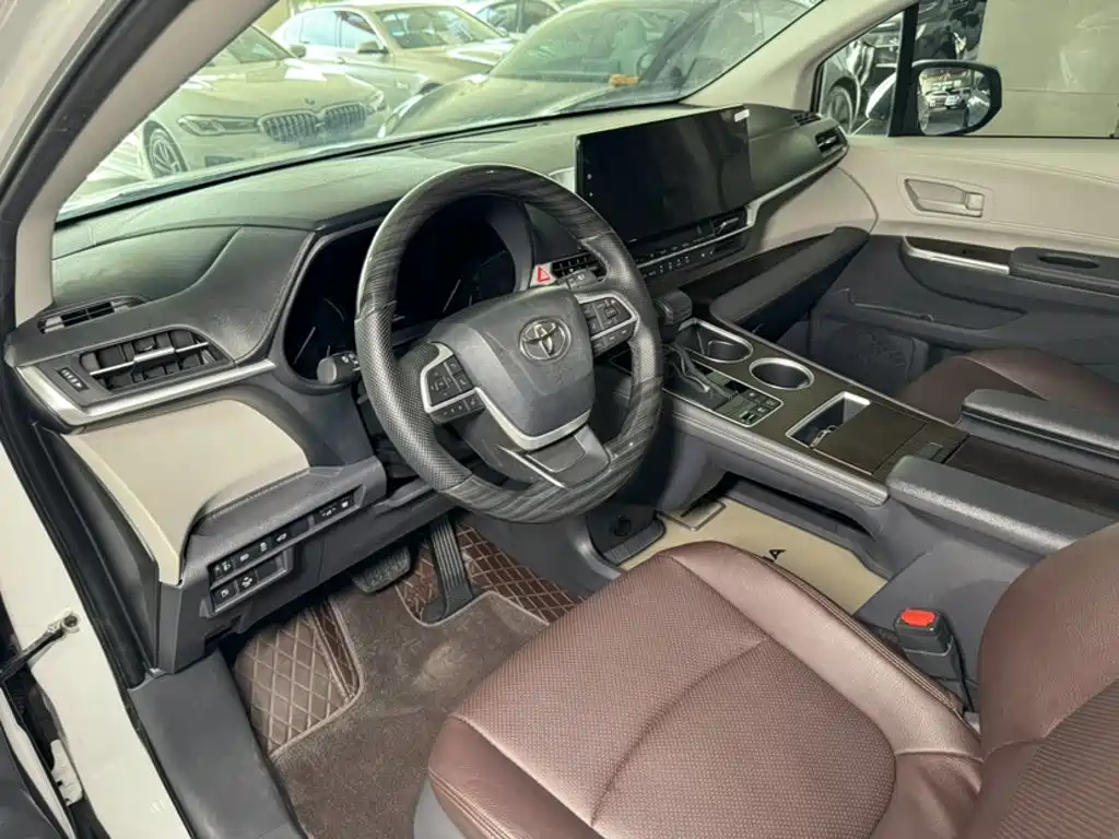 Toyota Sienna — миниатюра 12