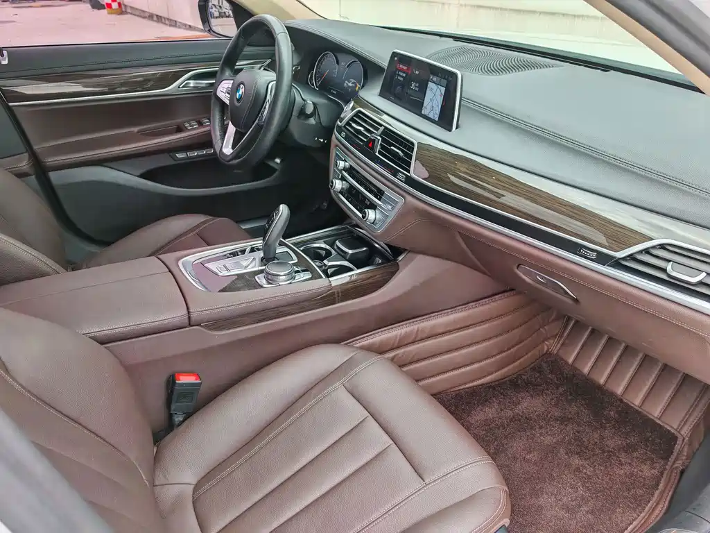 BMW 7 Series — миниатюра 16