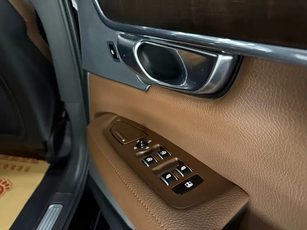 Volvo S90 — миниатюра 6