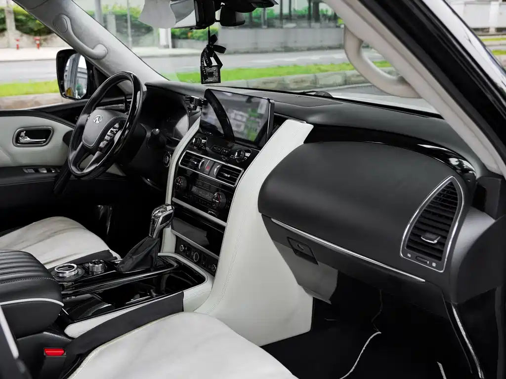 Infiniti QX80 2016 5.6L 4WD