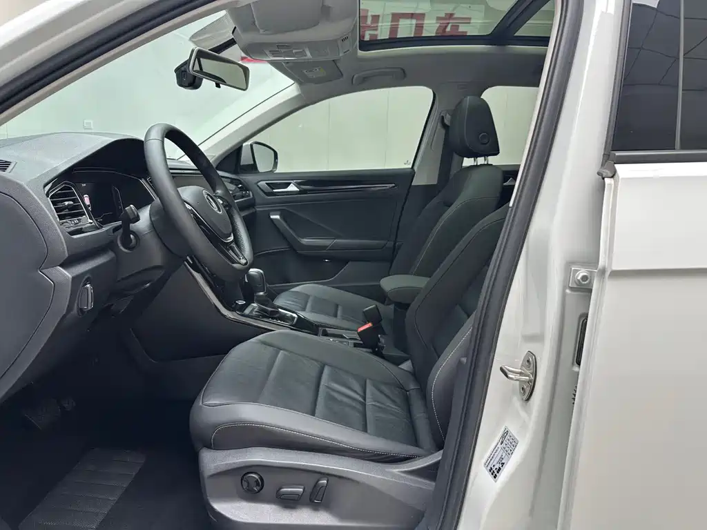 Volkswagen T-Roc 2022 280TSI DSG PLUS