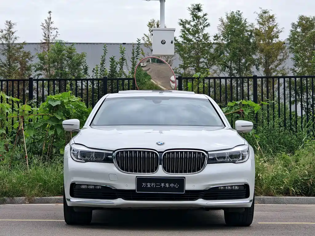BMW 7 Series — миниатюра 2