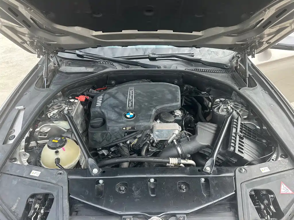 BMW 5 Series — миниатюра 24