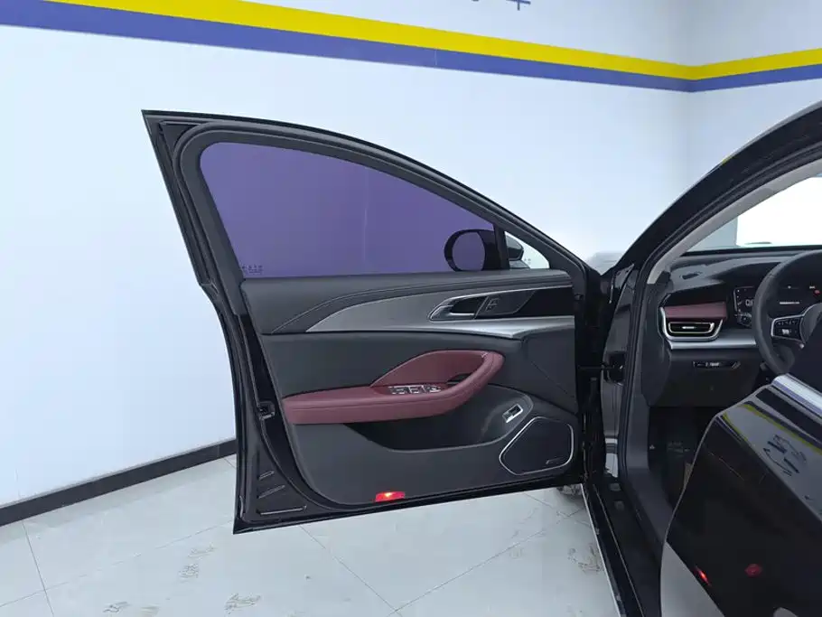 Hongqi Hongqi H5 — миниатюра 7