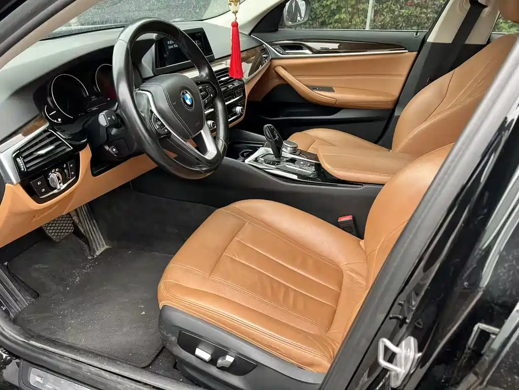 BMW 5 Series — миниатюра 6
