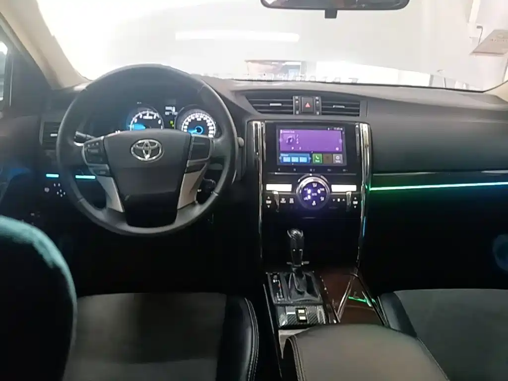 Toyota Reiz — миниатюра 10