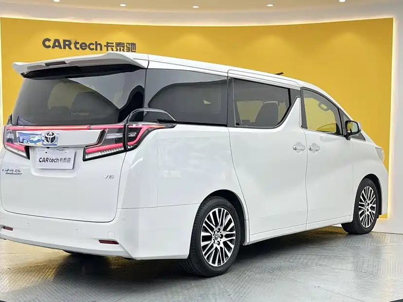 Toyota Alphard — миниатюра 4