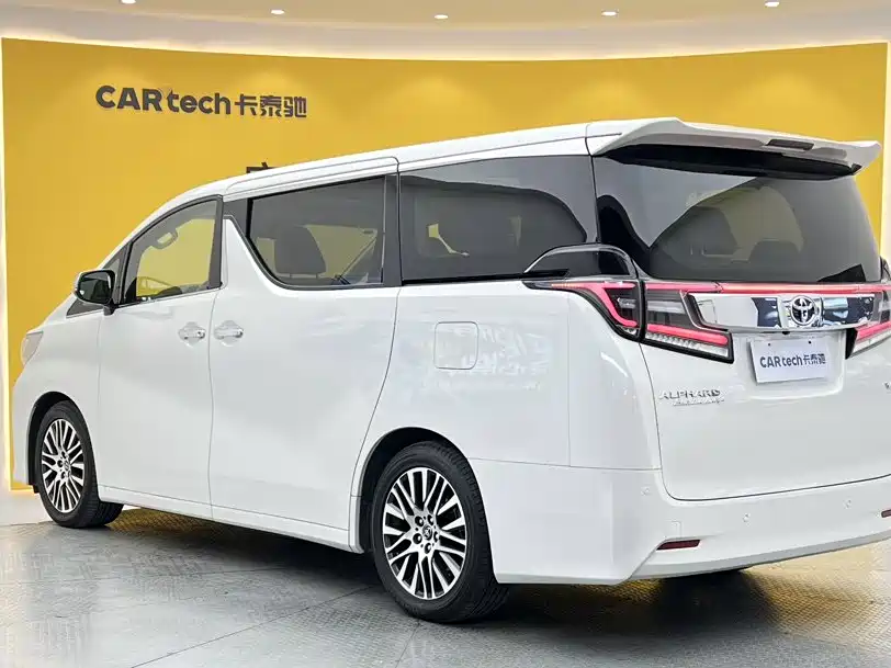 Toyota Alphard — миниатюра 6