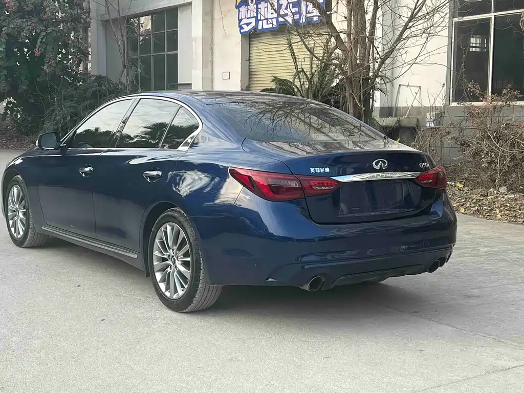 INFINITI Q50L