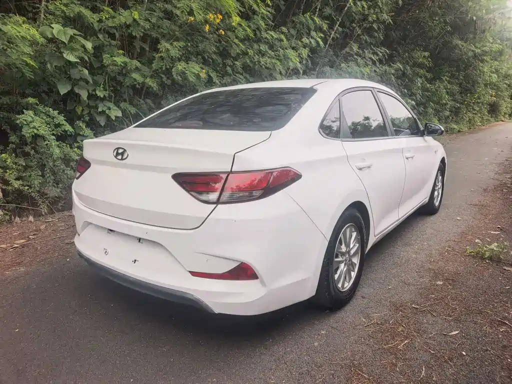 Hyundai Elantra — миниатюра 4
