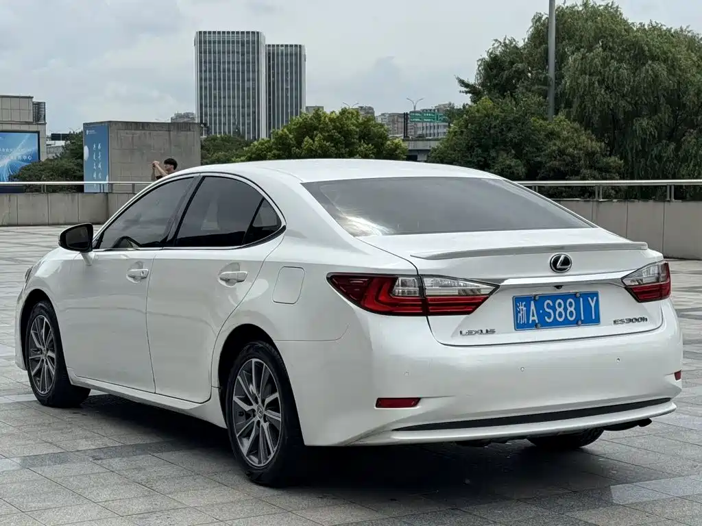 Lexus ES — миниатюра 16