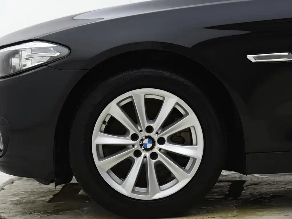 BMW 5 Series — миниатюра 15
