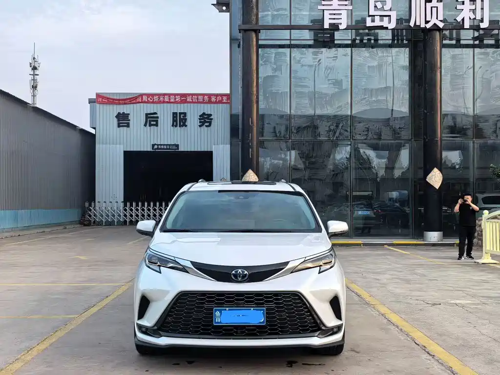 Toyota Granvia 2022 2.5L Luxury