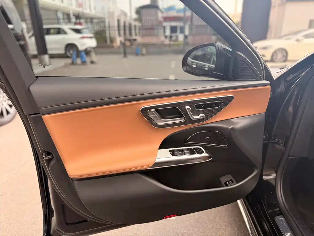 Mercedes-Benz E-Class — миниатюра 12