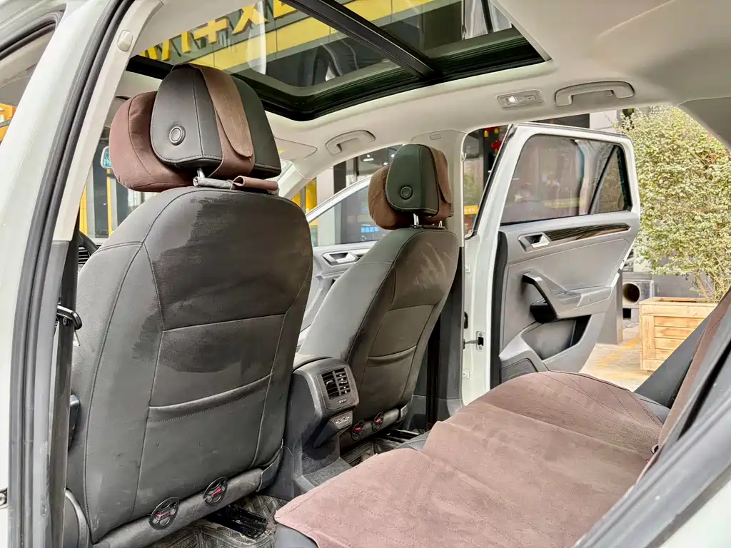 VOLKSWAGEN T ROC EXPLORING SONGS