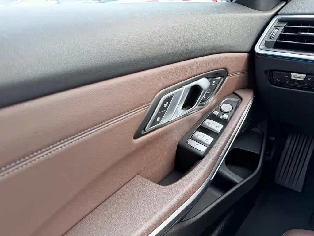 BMW 3 Series — миниатюра 10