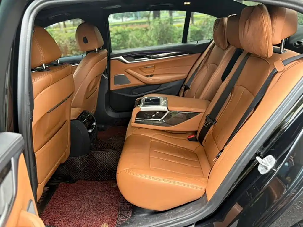 BMW 5 Series — миниатюра 8