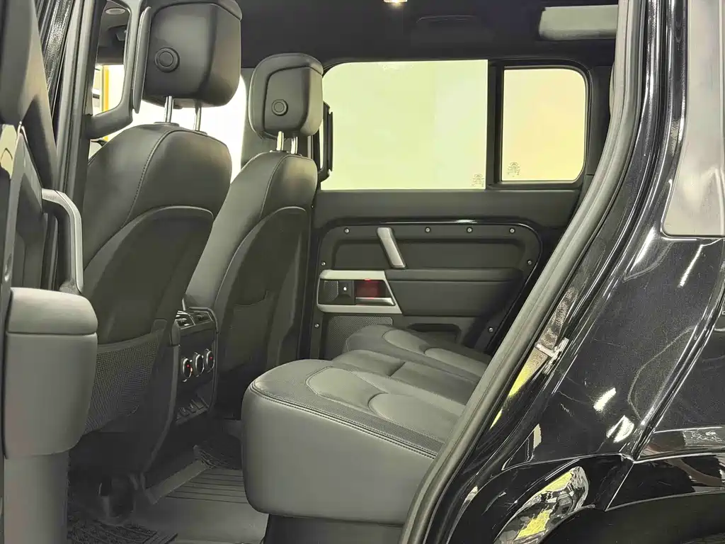 Land Rover Defender — миниатюра 9