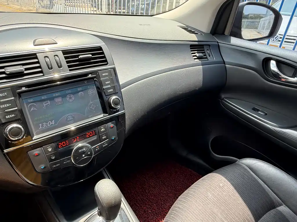 Nissan Tiida 1.6L CVT Cool Coffee Edition, фото 15