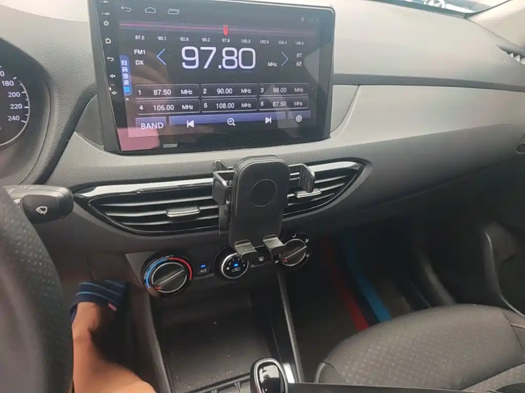 Hyundai Elantra — миниатюра 13