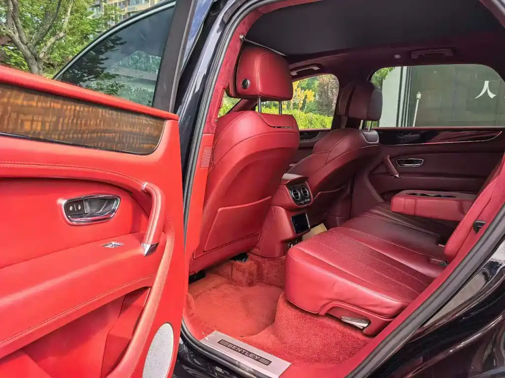 Bentley Bentayga — миниатюра 9