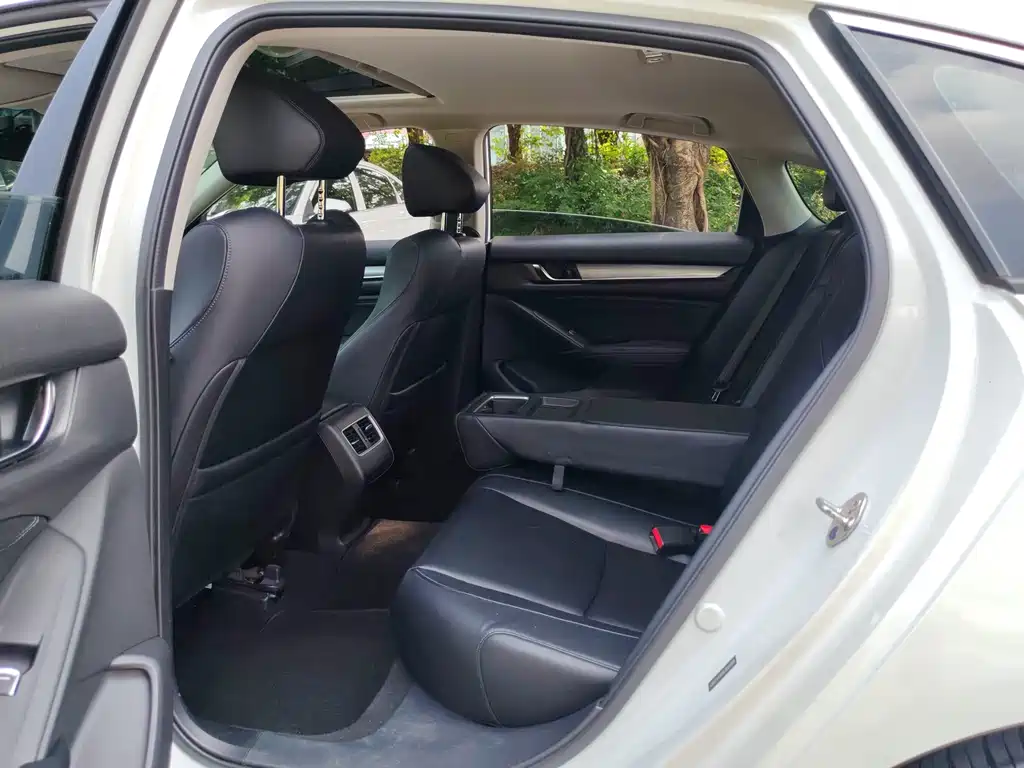 Honda Accord — миниатюра 12