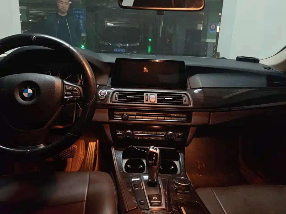 BMW 5 Series — миниатюра 13